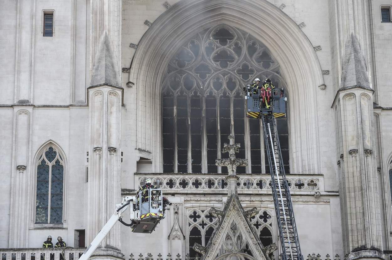 Incendiul de la catedrala din Nantes ar fi fost pus intenționat