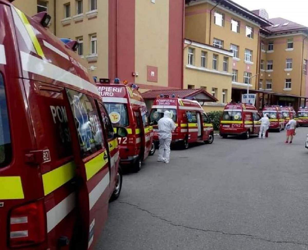 Ambulanțele cu pacienți cu Covid-19 stau la coadă în curtea Spitalului Matei Balș! Fotografia care arată realitatea cruntă! „Mai aveți îndoieli?” / FOTO