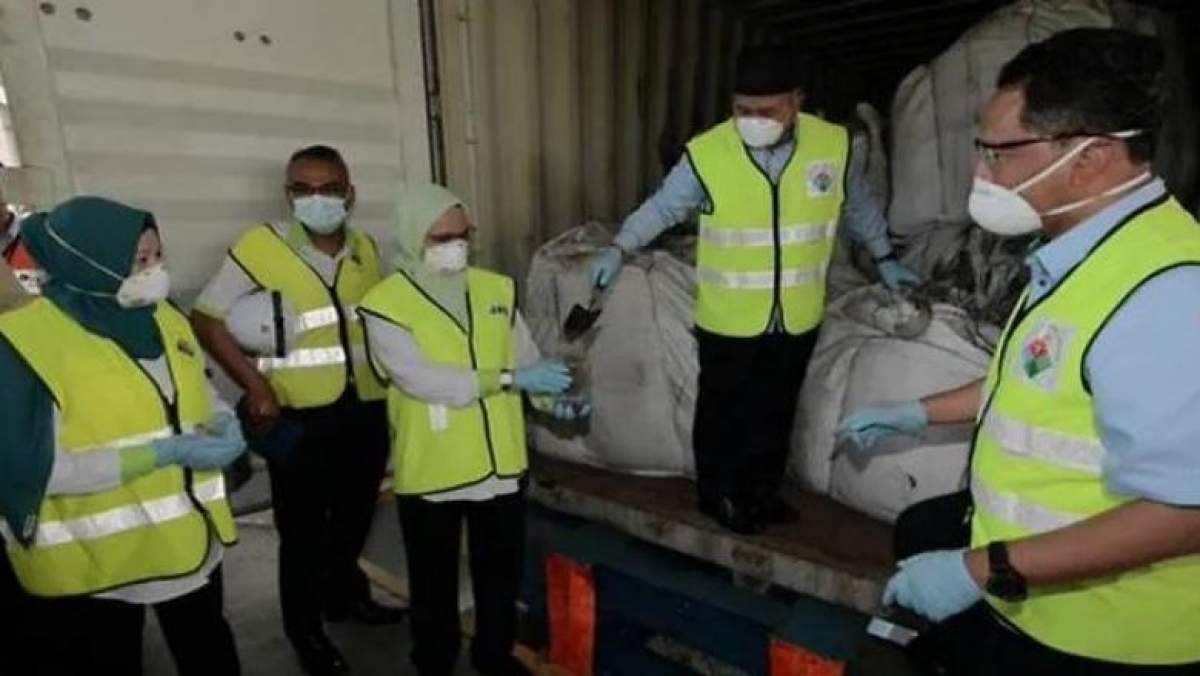 Peste 100 de containere cu deșeuri toxice, provenite din România, descoperite în Malaezia