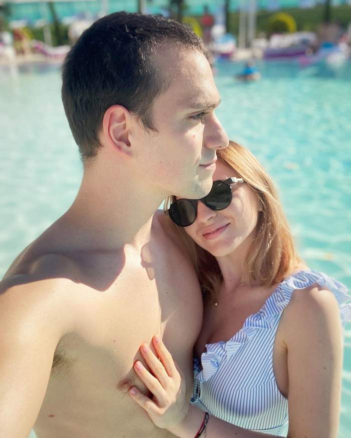 Cristina Ciobănașu și Vlad Gherman, sărut pătimaș în public. După nouă ani de relație, cei doi se comportă exact ca la început / FOTO