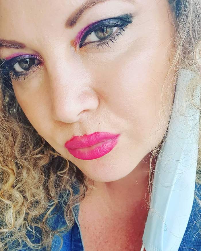 Oana Lis, criticată dur de fani, pe motiv că nu știe să se dea cu... ruj: ”Noua modă, să aplici pe lângă” / FOTO