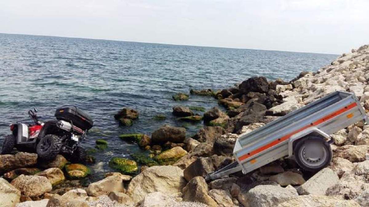 Accident șocant la malul mării! Două tinere de 19 ani au căzut cu ATV-ul în apă, la Constanța! / FOTO