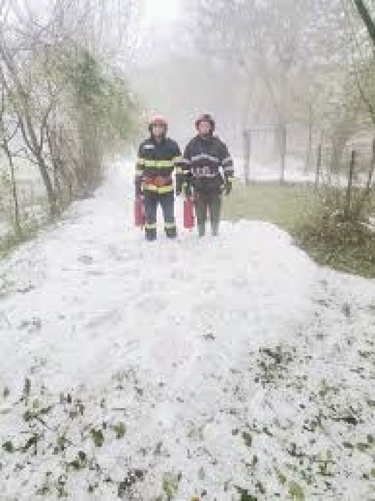 A venit iarna în nordul României! Orașul acoperit de gheață, în toiul verii/ VIDEO