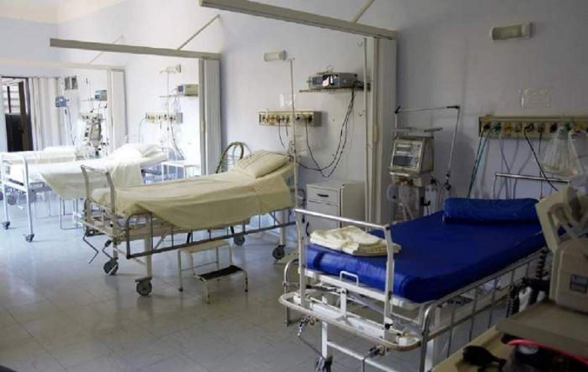 O femeie a căzut de la etajul 1 al unui spital din Argeș! Moartea pacientei, un mister pentru autorități