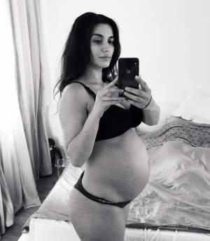 Lili Sandu, o sexy graviduță! Vedeta s-a fotografiat în lenjerie intimă, cu doar câteva zile înainte de a naște / FOTO 