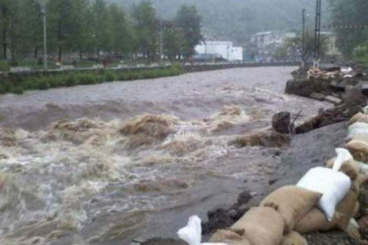 ANM a emis cod portocaliu de inundații pentru toată țara! De când intră în vigoare 