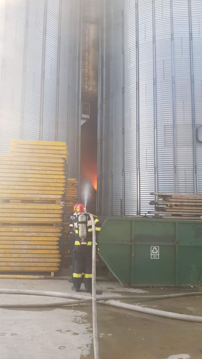 Incendiu puternic lângă Capitală! Arde o fabrică de alimente! /  VIDEO