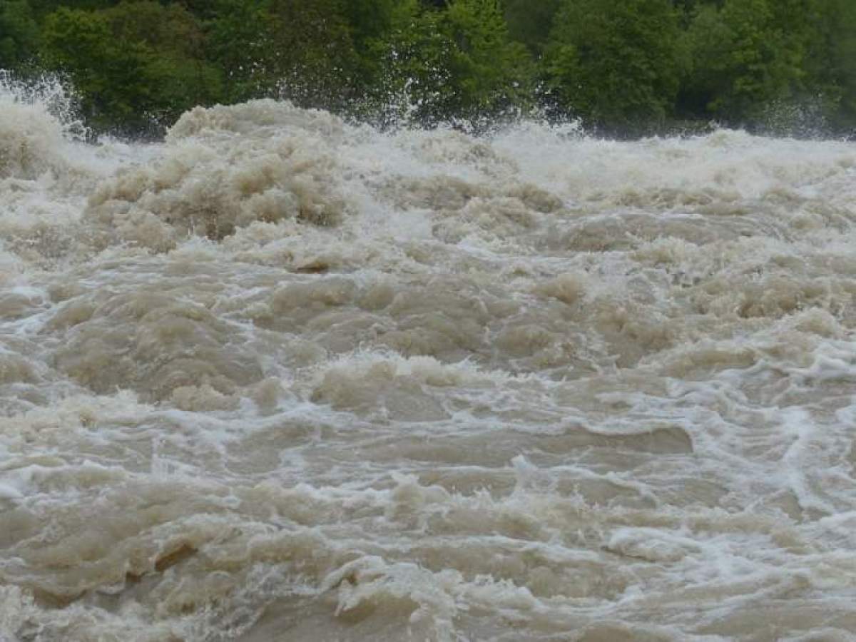 Cod portocaliu de inundații în România! Ce județ este vizat și până la ce oră se menține avertizarea