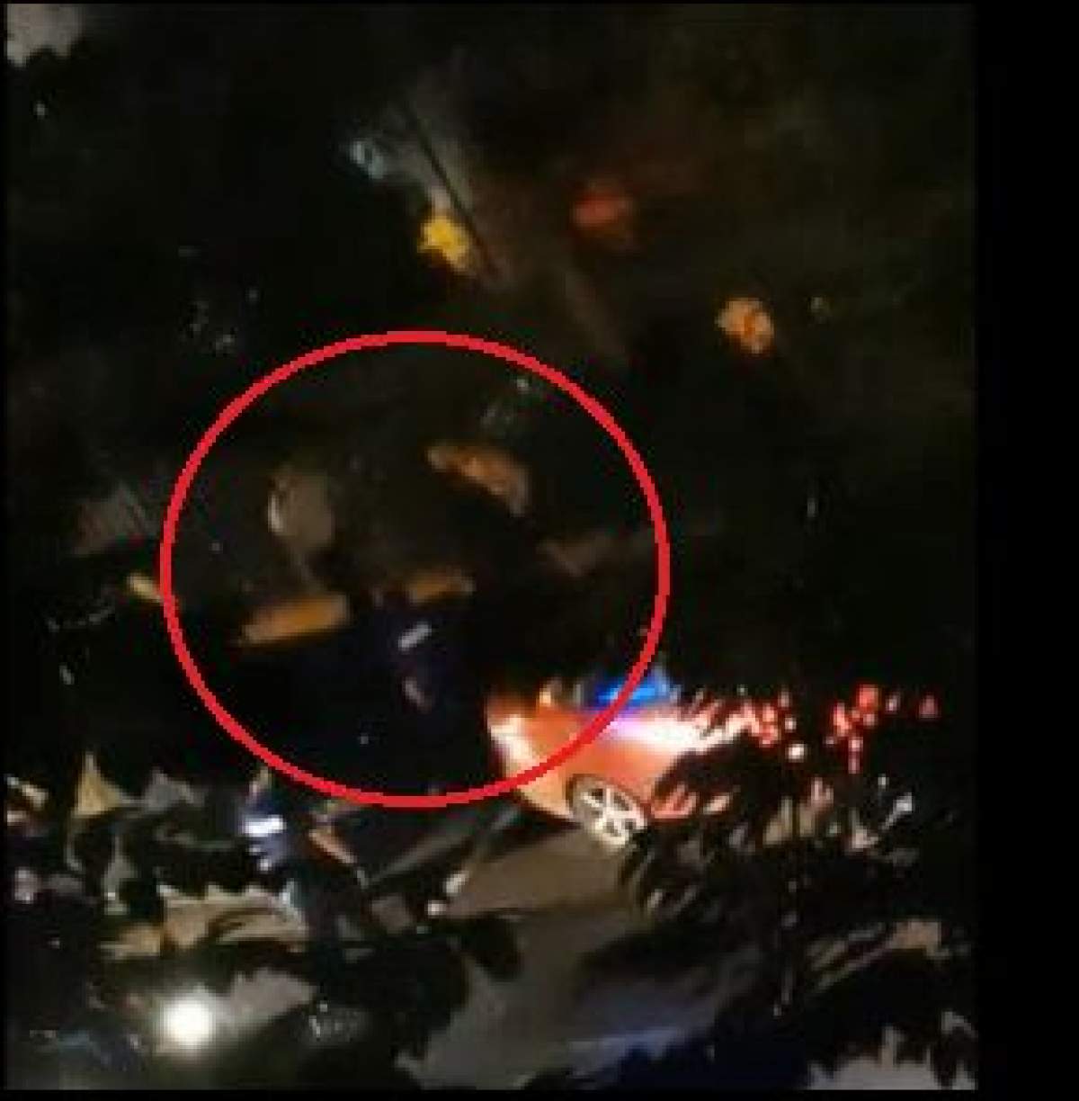 Polițist pus la pământ de un recidivist beat, pe străzile din București: ”Culcat!” / VIDEO