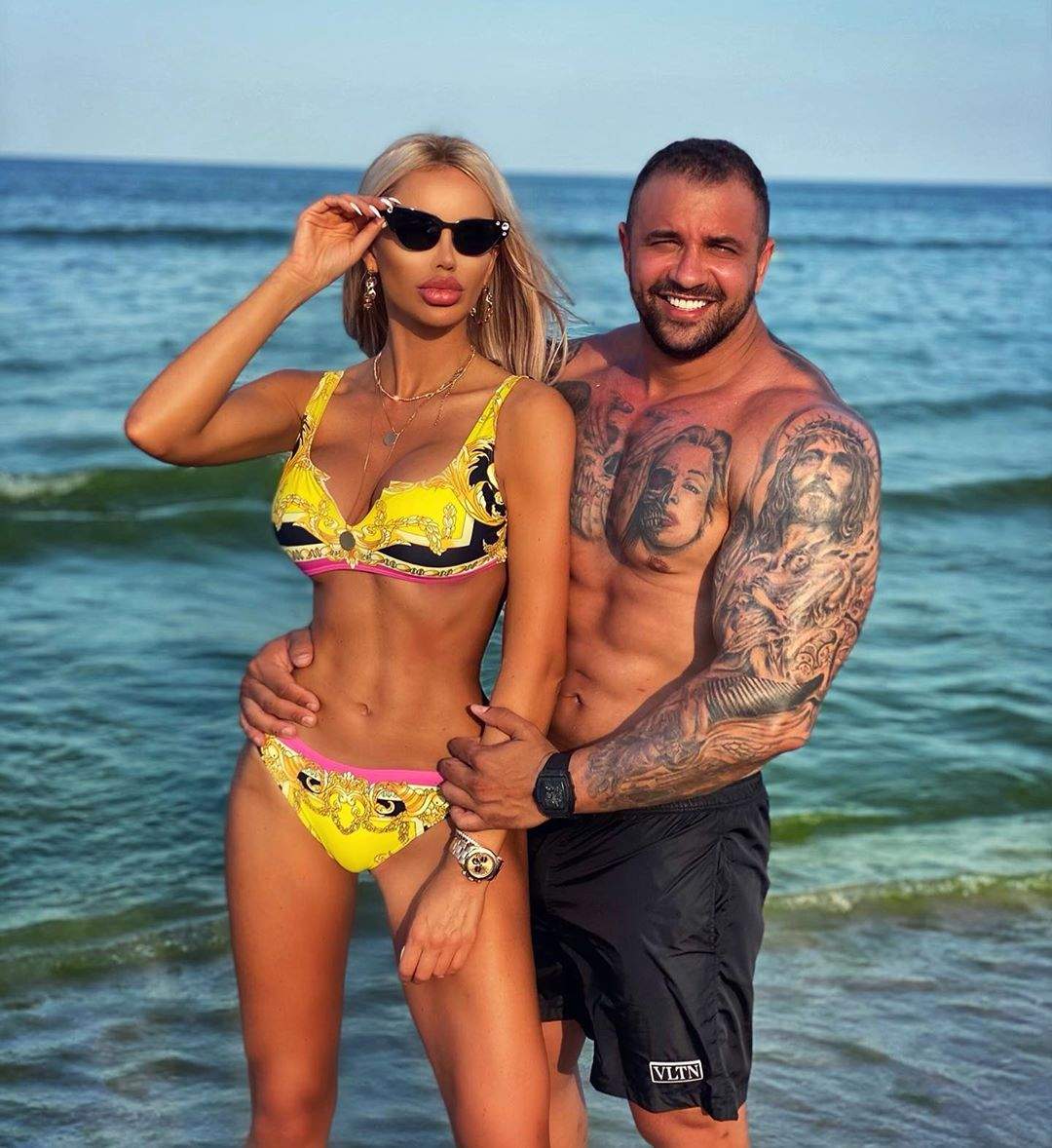 Bianca Drăgușanu și Alex Bodi, weekend de vis la malul mării. De data aceasta, ”porumbeii” și-au luat și fetițele cu ei / FOTO