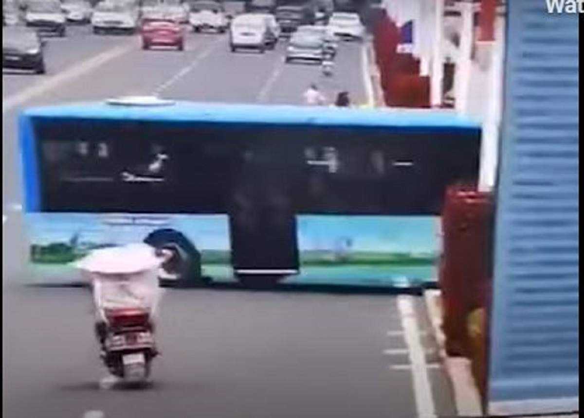 Tragedie în China! Zeci de morți și răniți după ce un autobuz a plonjat direct în lac! / FOTO