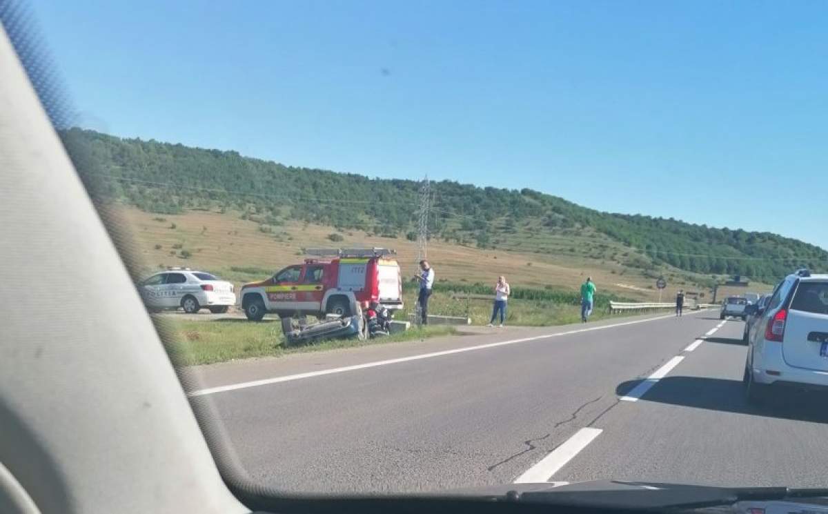 Accident grav la Cluj: trei mașini implicate, două persoane rănite