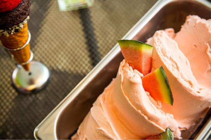 Cum pregătești acasă cea mai bună înghețată! Rețeta pentru un desert perfect în zilele caniculare