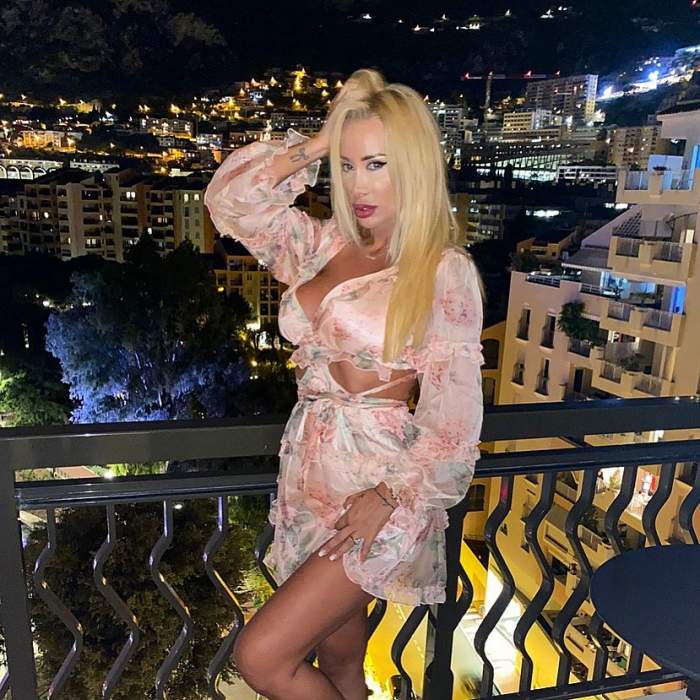 Simona Trașcă a spus ce trebuie să facă bărbații pentru a o avea în dormitor. Blonda ar renunța la haine pentru un singur lucru / FOTO