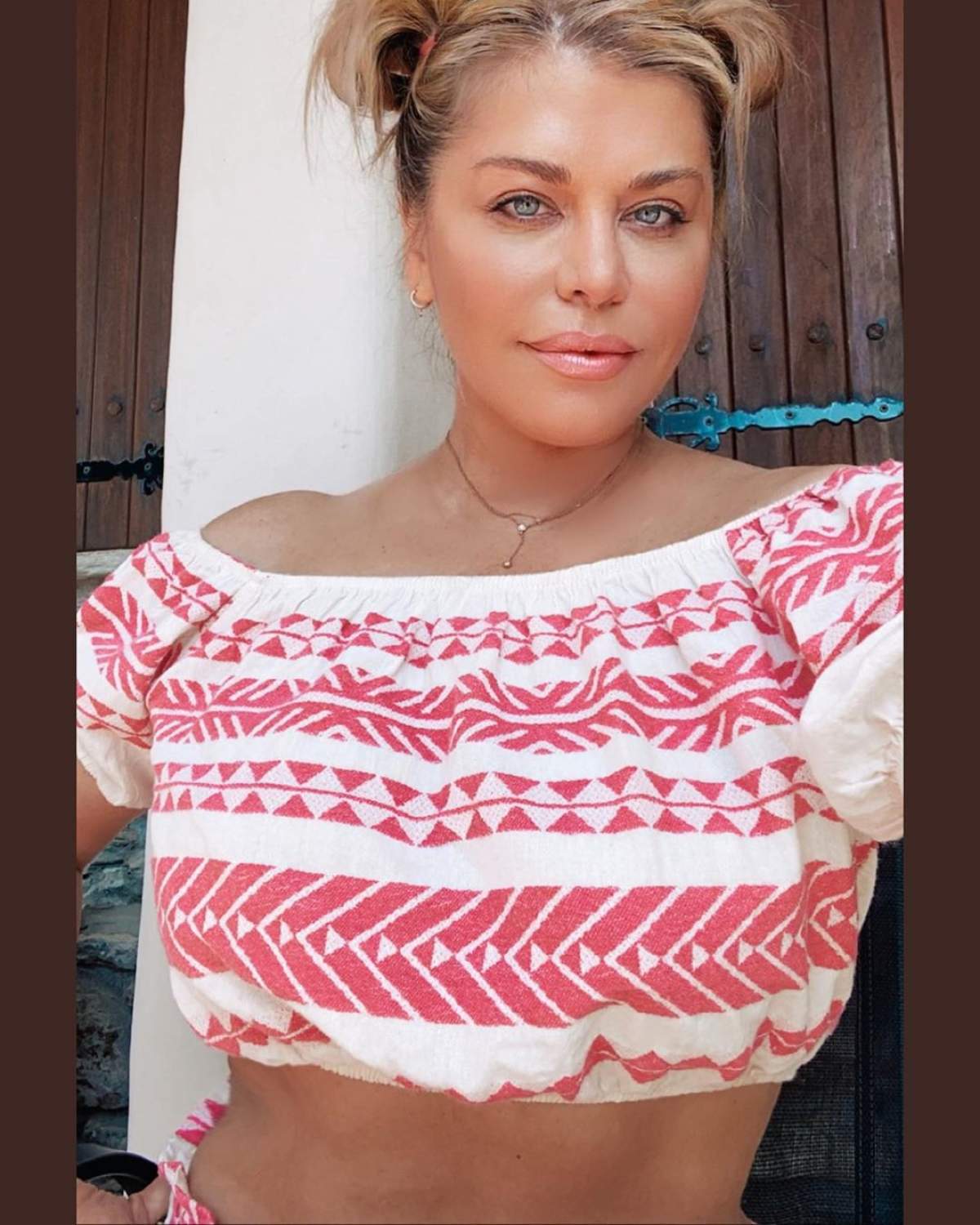 Loredana Groza, apariție de senzație la malul mării. Artista s-a pozat în cele mai provocatoare costume de baie, la 50 de ani / FOTO