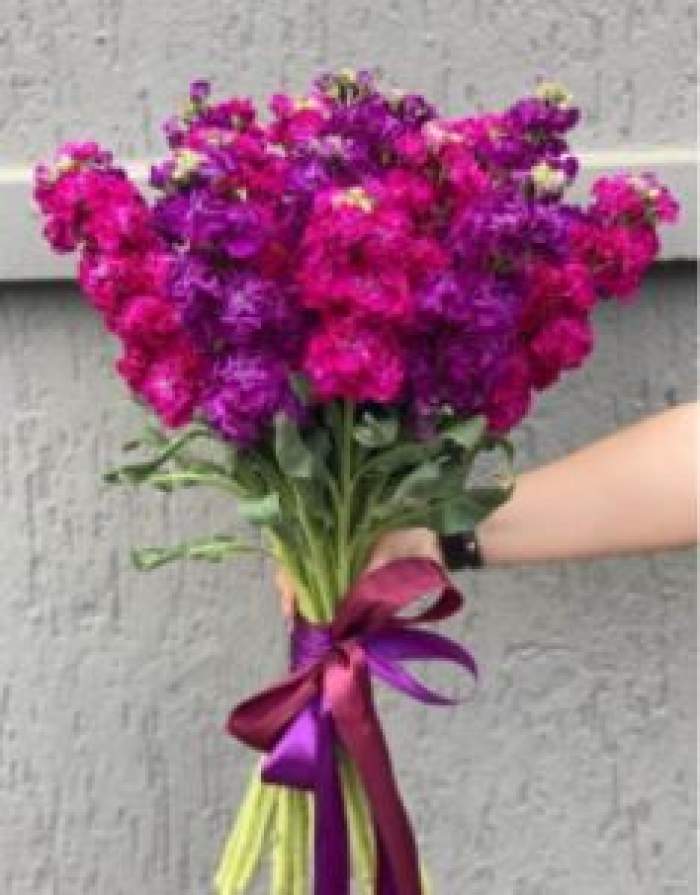Ce fel de buchete de flori să alegi pentru ultima lună de vară?