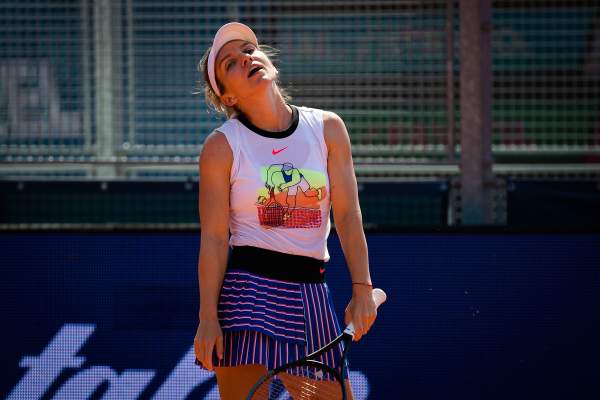 Simona Halep a fost eliminată de la Praga, proba de dublu! A avut o ieșire nervoasă și a dat cu racheta de pământ