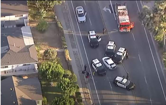 Scene desprinse din filme pe străzile din California! Un șofer a fost urmărit de mașinile poliție, după ce a refuzat un control de rutină / VIDEO