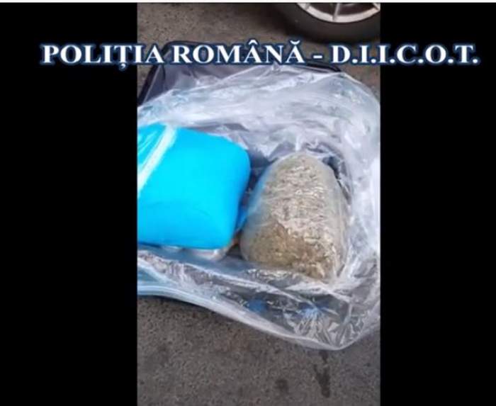 Traficanți de substanțe interzise, prinși în flagrant pe o stradă din Ilfov! Drogurile din geamantan valorau 10.000 de euro / VIDEO