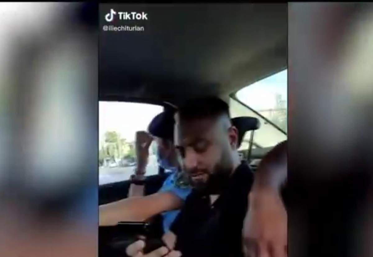 Un bărbat i-a sfidat pe oamenii legii, chiar în mașina de poliție! Videoclipul scandalos, urcat pe o rețea de socializare / VIDEO