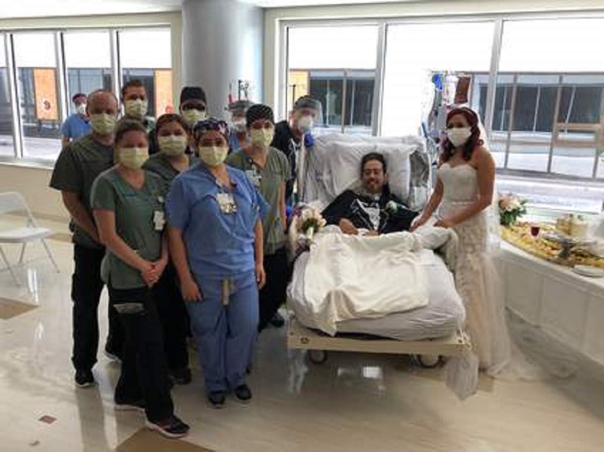 Un pacient cu Covid-19 s-a căsătorit în salonul spitalului! Nunta îndrăgostiților, organizată de cadrele medicale / FOTO