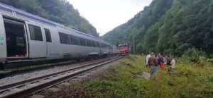 Tren cuprins de flăcări în Prahova! La bord se aflau 200 de pasageri / FOTO