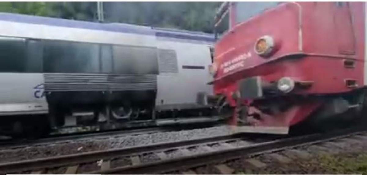 Tren cuprins de flăcări în Prahova! La bord se aflau 200 de pasageri / FOTO