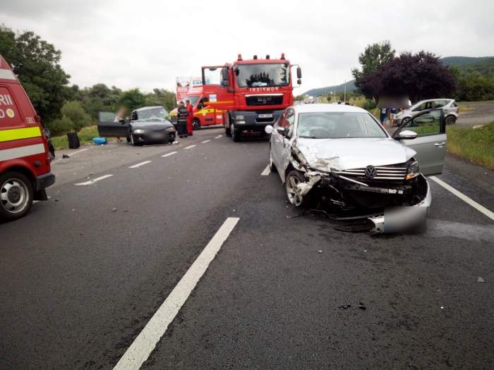 Un șofer băut a provocat un accident cu 3 mașini! Patru persoane au fost grav rănite / FOTO