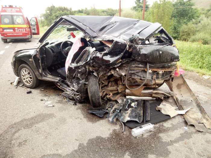 Un șofer băut a provocat un accident cu 3 mașini! Patru persoane au fost grav rănite / FOTO