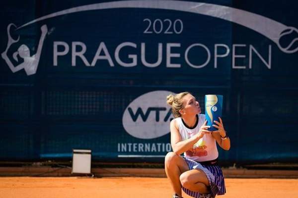 Ce a făcut Simona Halep, imediat după ce a câștigat turneul de la Praga! Gestul sportivei i-a lăsat muți de uimire pe fani: „Am promis” / FOTO