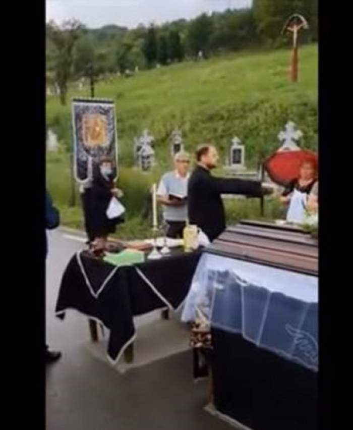 Înmormântare cu nervi! Un preot din Cluj a luat „foc” în timpul slujbei! Motivul incredibil al conflictului / VIDEO