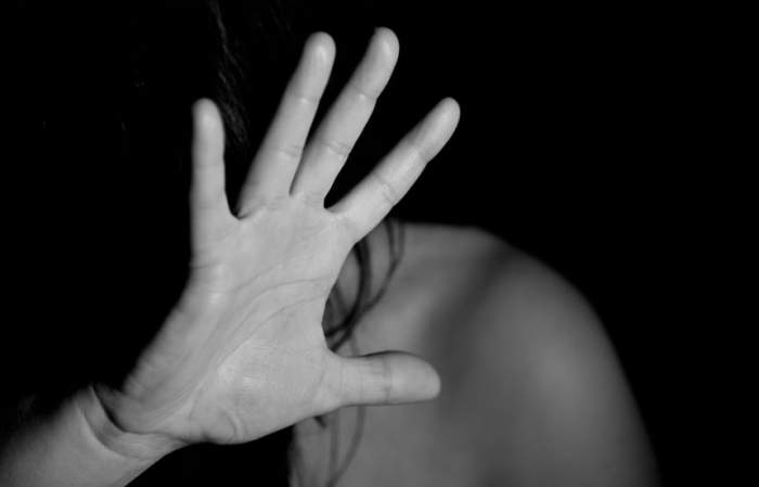 Femeie violată de 100 de ori de soț în timpul carantinei! Declarațiile șocante ale victimei: ”A dat muzica tare, ca nimeni să nu mă audă”