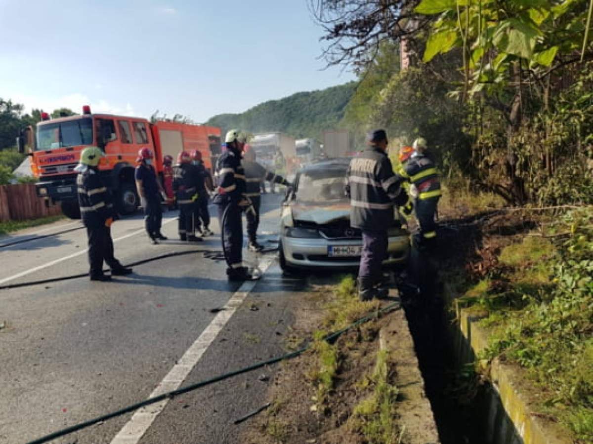 Doi soți au ars de vii la Orșova. Autoturismul le-a luat foc după impactul cu un TIR