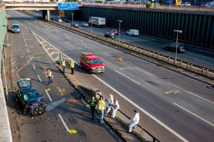 Atac terorist în Berlin! Un irakian a intrat intenționat cu mașina în mai multe autoturisme de pe autostradă / VIDEO