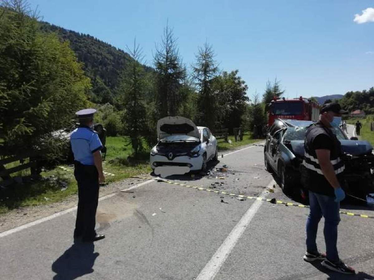 Accident teribil cu trei mașini la Sângeroz Băi! 2 copii, mama și bunicii lor au fost grav răniți! / FOTO