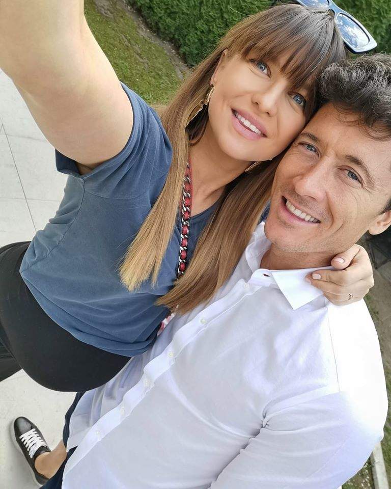 Robert Lewandowski, starul lui Bayern, are o soţie superbă şi două fetiţe. Cum arată familia lui / GALERIE FOTO