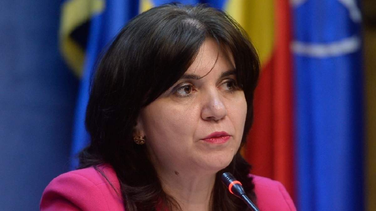 Elevii pot alege să învețe online dacă se tem să meargă la școală. Condițiile, anunțate de Monica Anisie Elevii pot alege să învețe online dacă se tem să meargă la școală
