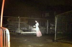 Fantoma unei mirese și-a făcut apariția pe un șantier de construcții! Muncitorii au fost îngroziți de prezența supranaturală! / FOTO