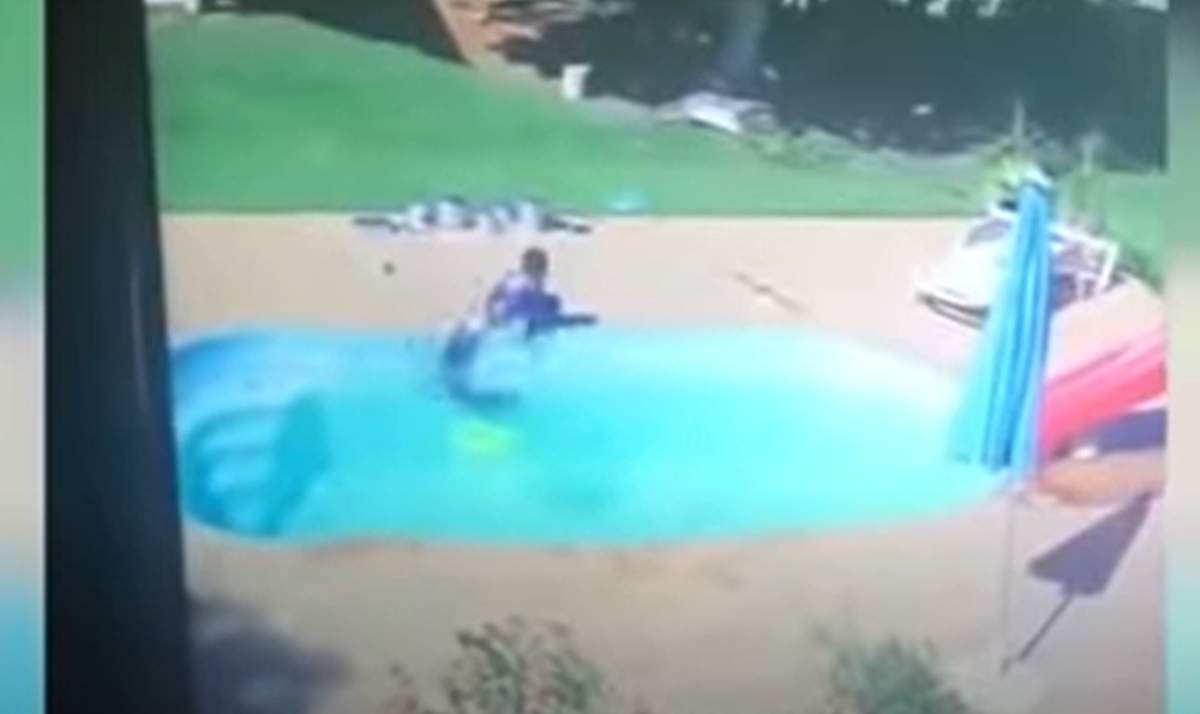 Băiețel de trei ani, erou pentru prietenul său! L-a salvat de la înec, după ce a căzut în piscină / VIDEO