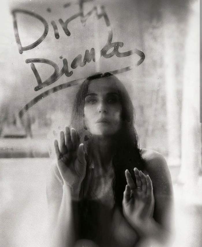 Demi Moore, goală pușcă pe internet. Ce încearcă actrița să promoveze / FOTO