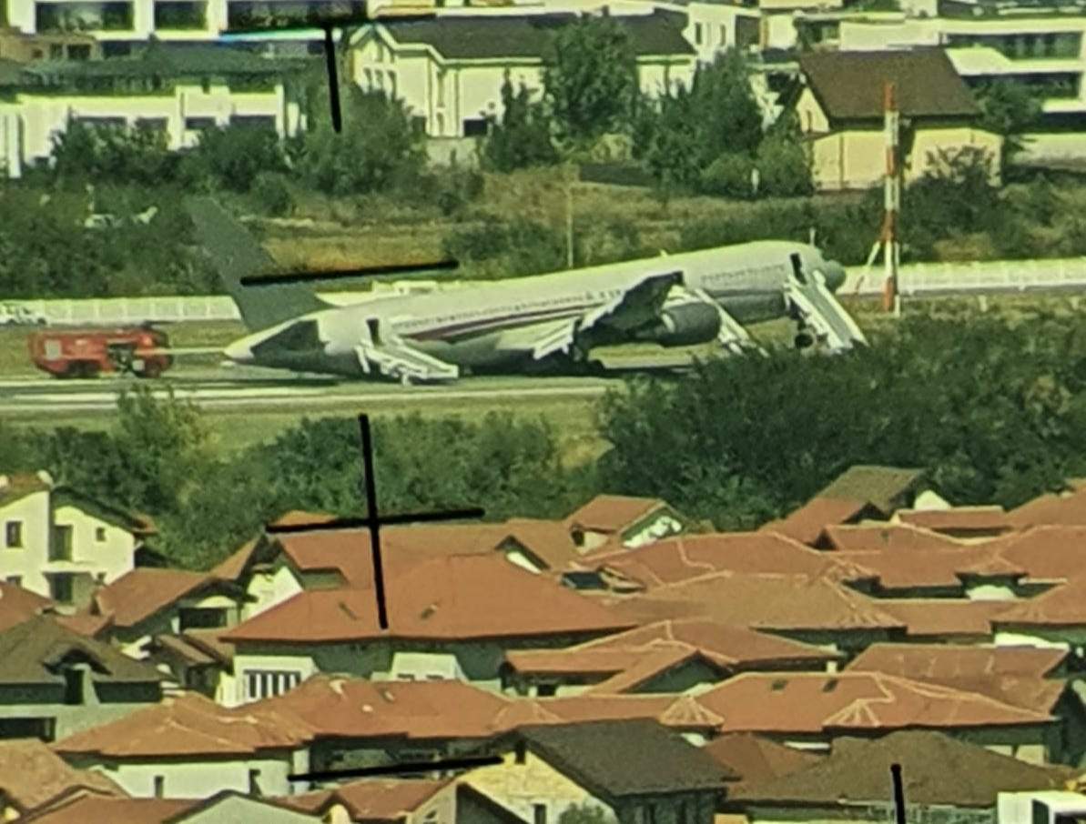 Incident aviatic pe aeroportul Băneasa! Un Boeing al Omni Air a suferit o defecţiune gravă. De unde venea și cine se afla la bord / FOTO