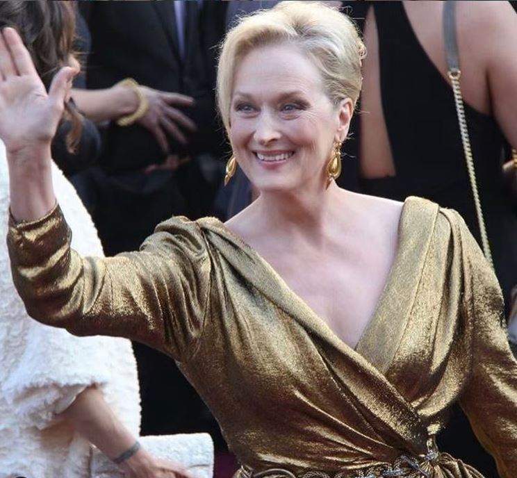 Meryl Streep, surprinsă pe străzile din California purtând o ie cu modele românești / FOTO