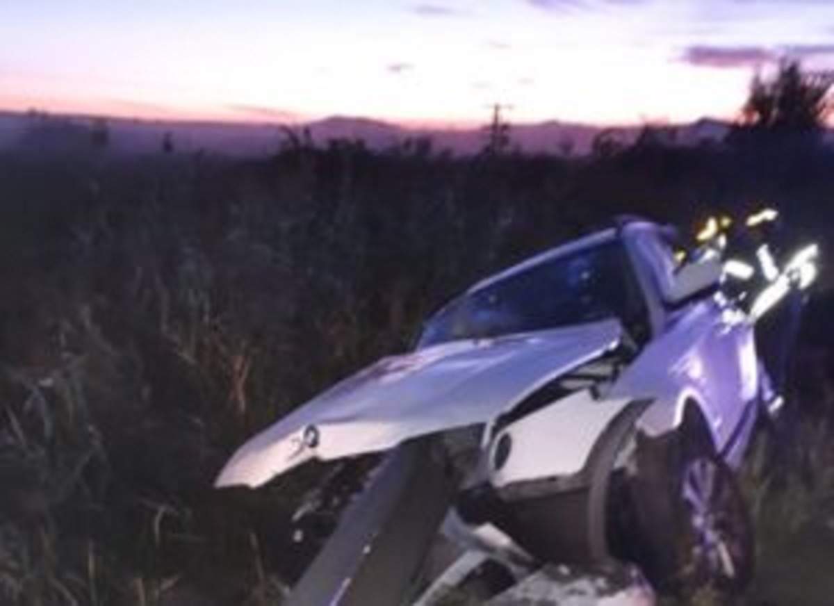 Accident violent în Brașov! 4 persoane au fost grav rănite, după ce un parapet a intrat prin autoturism! La bord se aflau 2 copii