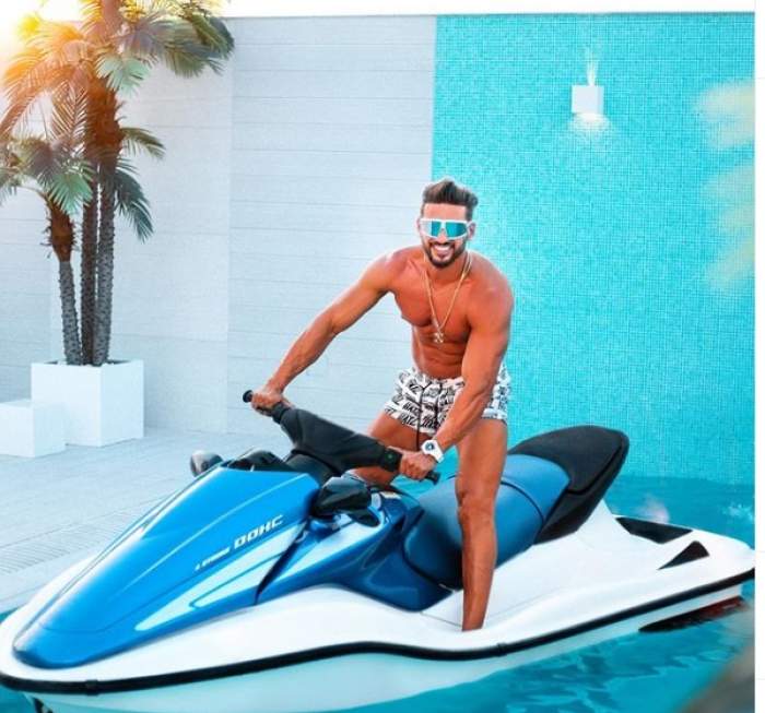 Dorian Popa face încă o aroganță! Ce și-a pus artistul în piscină: „Casa mea, regulile mele” / FOTO