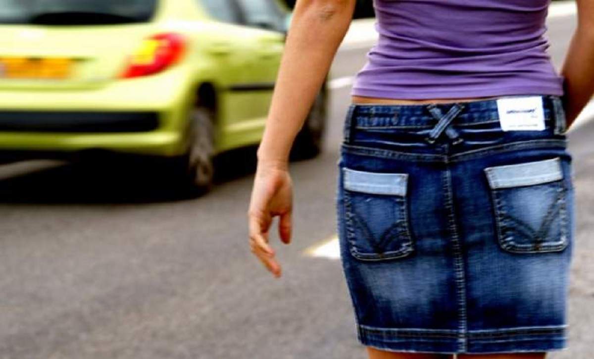 O româncă din Spania a fost bătută și obligată să se prostitueze timp de 11 ani! Proxeneții s-au folosit de bebelușul tinerei pentru bani!