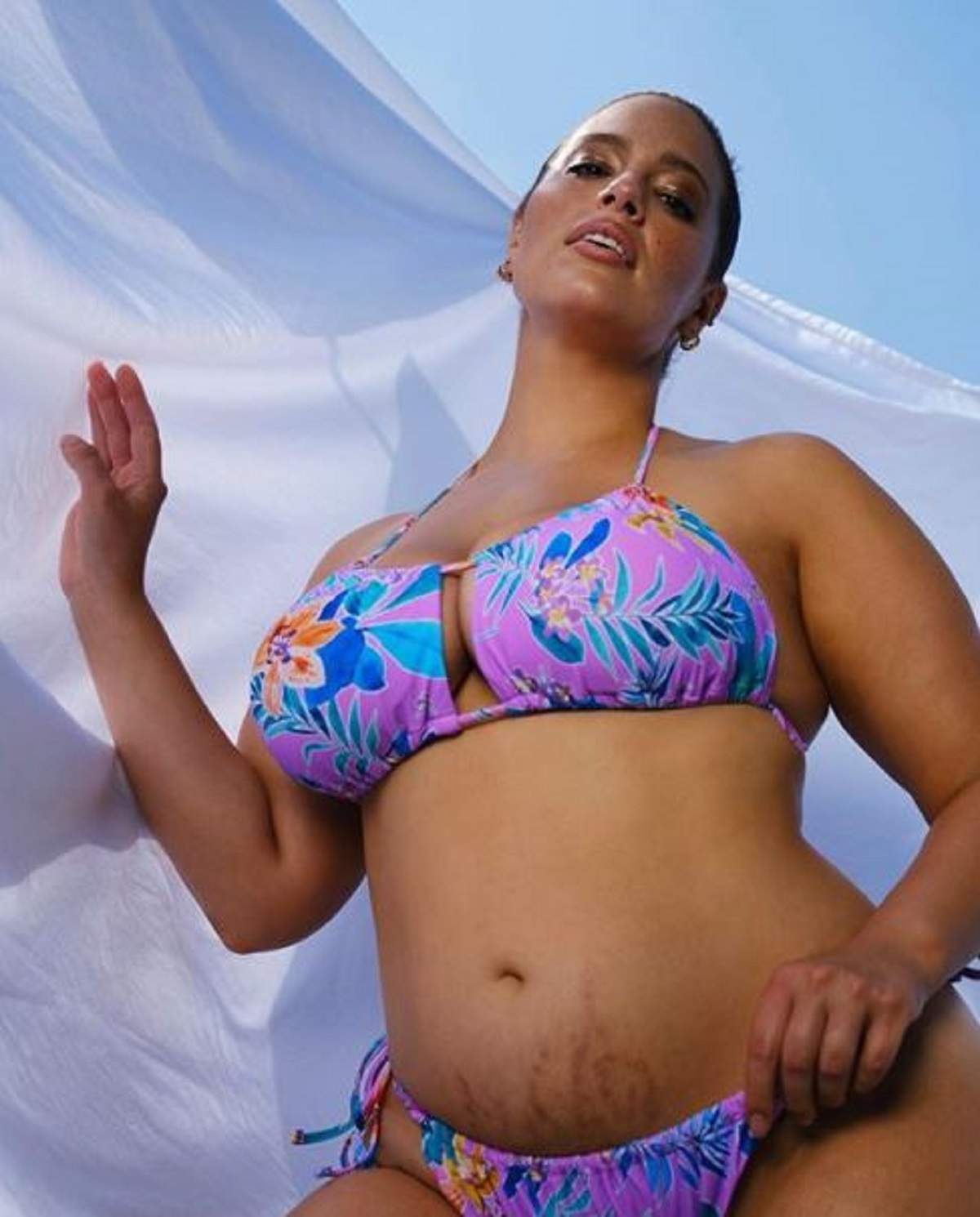 Ashley Graham, complet goală pe Internet! Fotografia postată de divă lasă la vedere tot! / FOTO