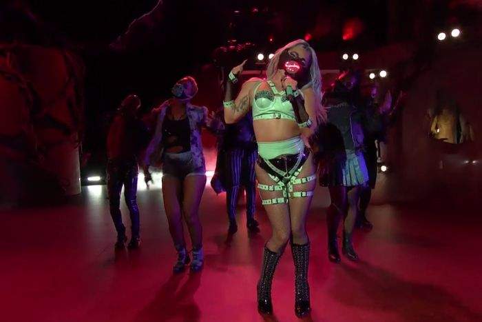 Lady Gaga s-a protejat de COVID-19, la MTV Video Music Awards! Măștile extravagante cu care a făcut impresie / FOTO