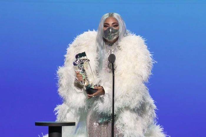 Lady Gaga s-a protejat de COVID-19, la MTV Video Music Awards! Măștile extravagante cu care a făcut impresie / FOTO