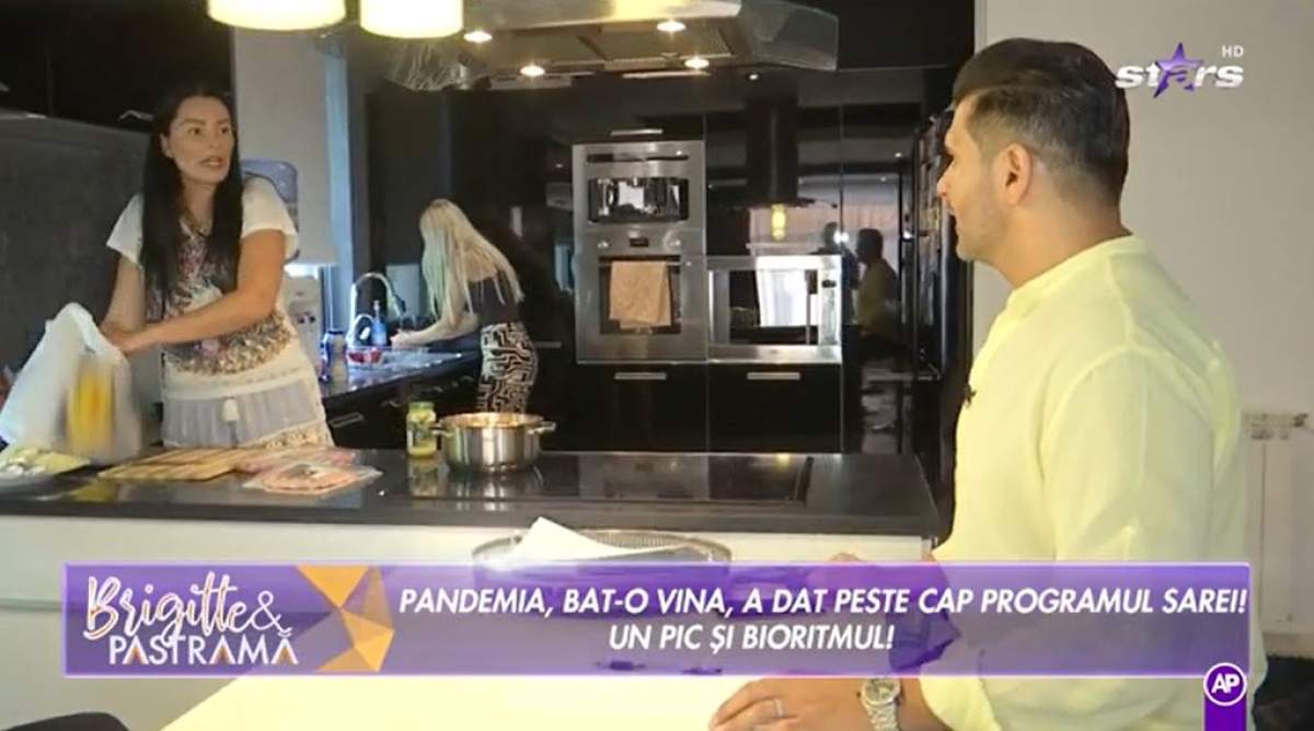 Brigitte Pastramă îi explică soțului ei de ce este nemulțumită de noul program al fiicei sale, Sara Brigitte Pastramă îi explică soțului ei de ce nu îi place noul program al fiicei sale