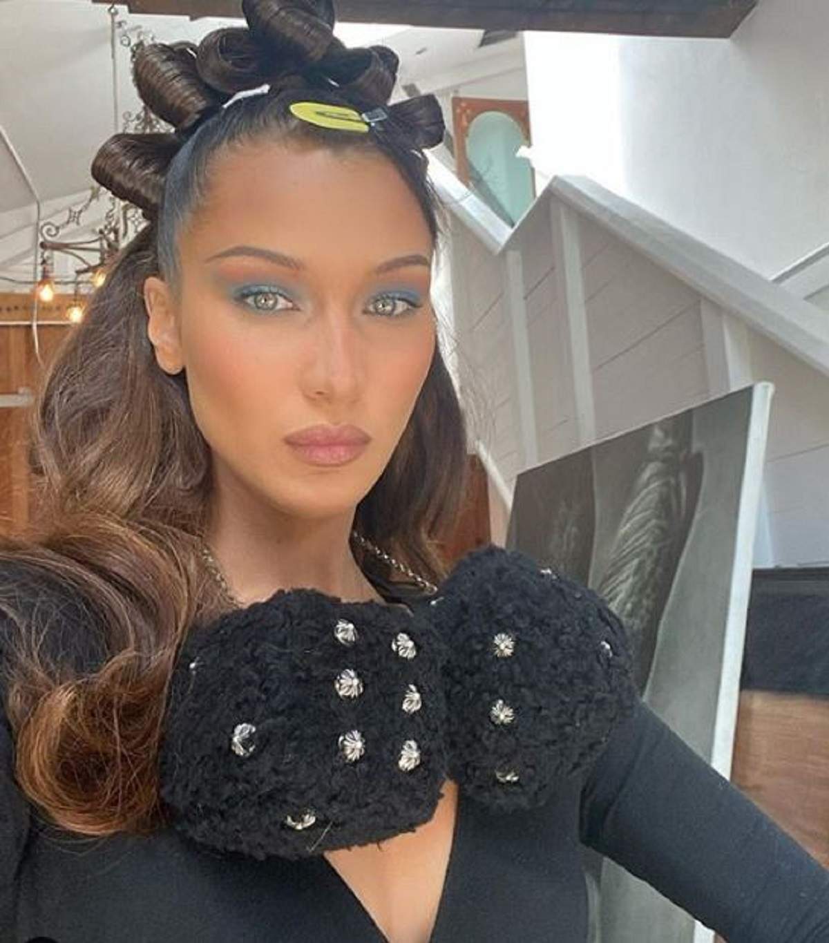 Bella Hadid, gesturi obscene în fața polițiștilor! Imaginilie rare cu supermodelul au scandalizat Internetul! / FOTO